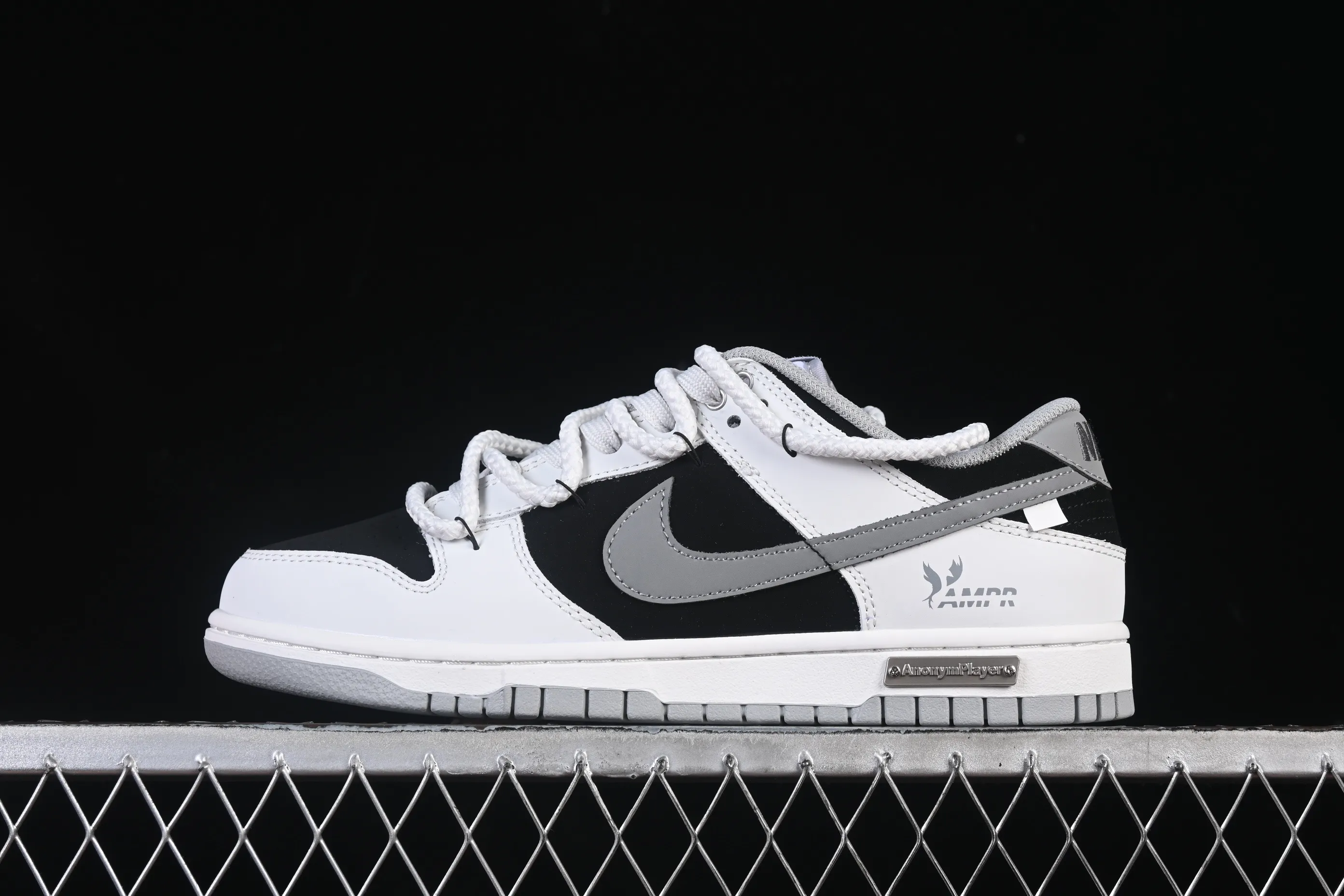 All Categories Nk SB Dunk Series Nk SB Dunk Low High-end Customized Low-top Shoes Nike SB Dunk Low "Just Do It" Straps Anniversary High-end Customized Low-top Casual Shoes WB0518-091